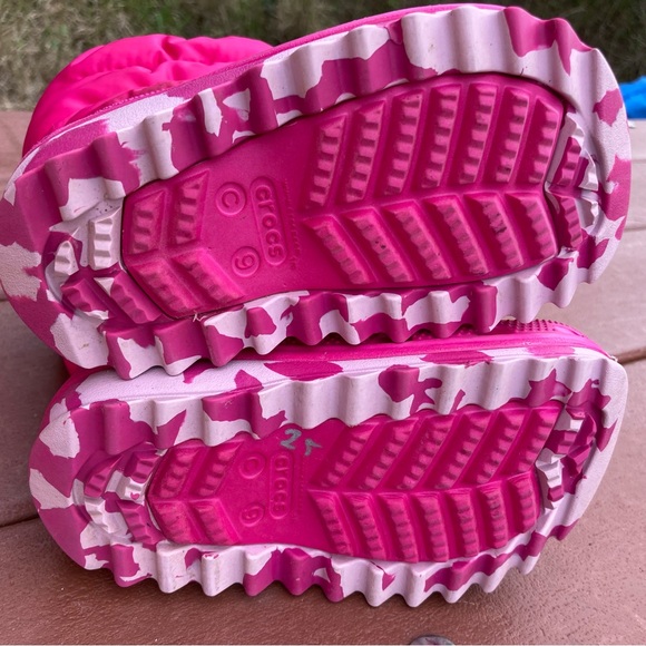 Kids Cros Fuzzy Insulated Pink Winter Boots - Picture 5 of 6